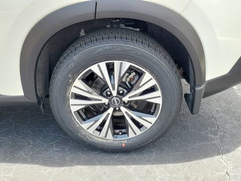 Used 2023 Nissan Rogue SV w/ SV Premium B Package FWD image 7