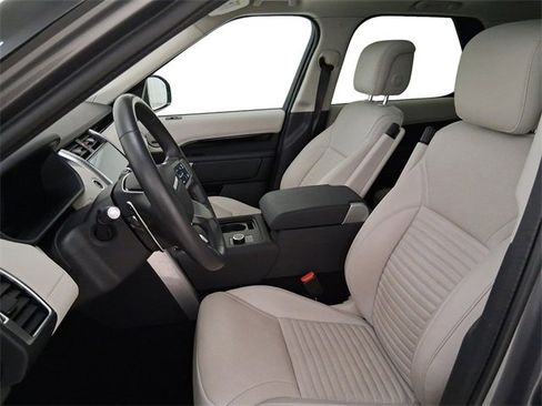 Used 2024 Land Rover Discovery S image 12