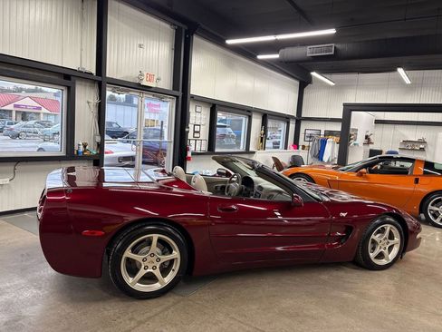 Used 2003 Chevrolet Corvette Convertible w/ Preferred Equipment Group1 image 16