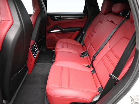 Used 2022 Porsche Cayenne Turbo S image 10