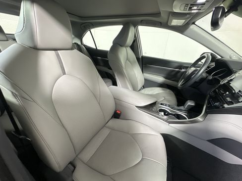 Used 2023 Toyota Camry XLE image 23