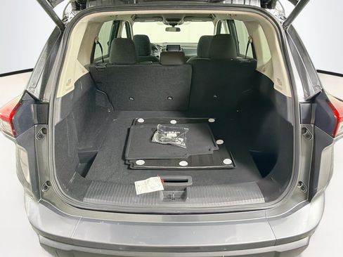 Used 2025 Nissan Rogue SV FWD image 27