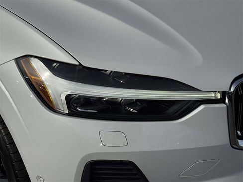 Used 2023 Volvo XC60 B5 Plus image 7