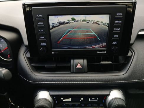 Used 2021 Toyota RAV4 LE FWD image 9