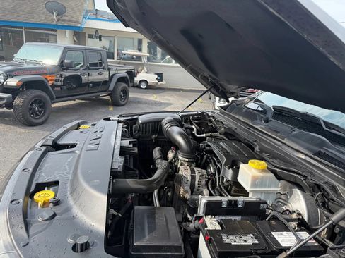 Used 2019 RAM 1500 Laramie AWD/4WD image 10
