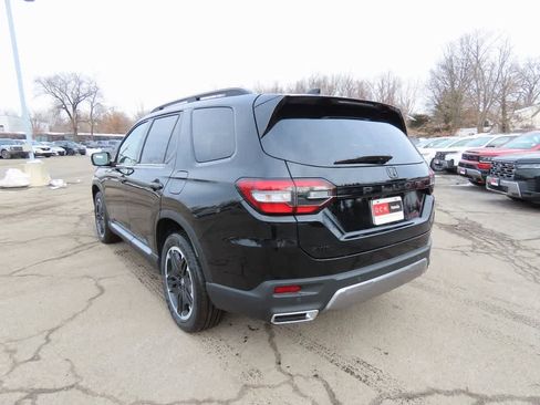 New 2026 Honda Pilot Touring image 4