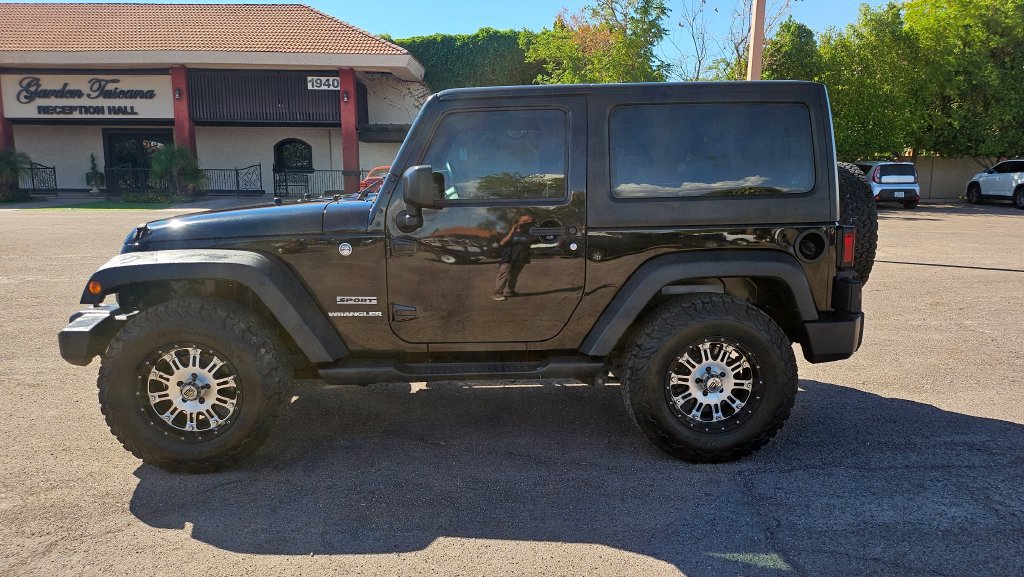 Used 2016 Jeep Wrangler Sport w/ Connectivity Group AWD/4WD image 7
