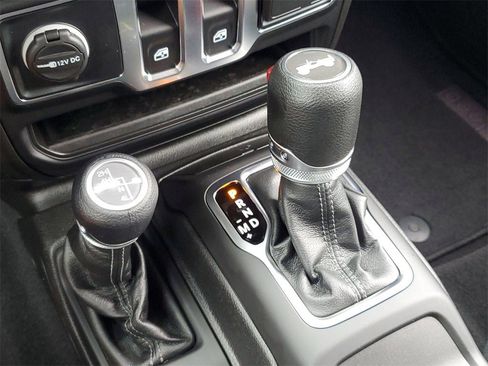 Used 2025 Jeep Wrangler Sport image 36