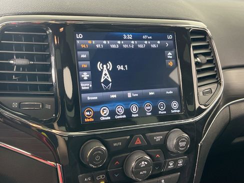 Used 2022 Jeep Grand Cherokee Limited image 15