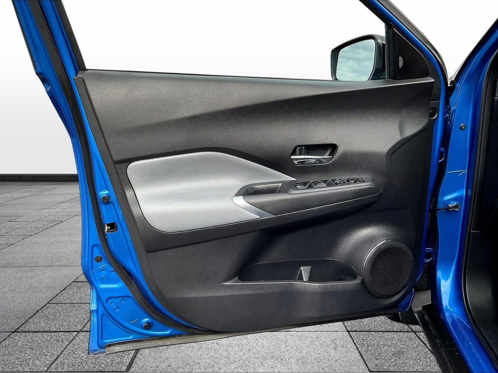 Certified 2024 Nissan Kicks SR w/ SR Premium Package FWD image 23