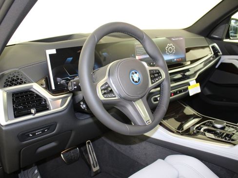 New 2026 BMW X5 xDrive50e w/ M Sport Package image 4