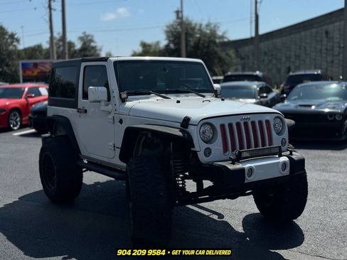 Used 2016 Jeep Wrangler Sahara w/ Connectivity Group AWD/4WD image 8