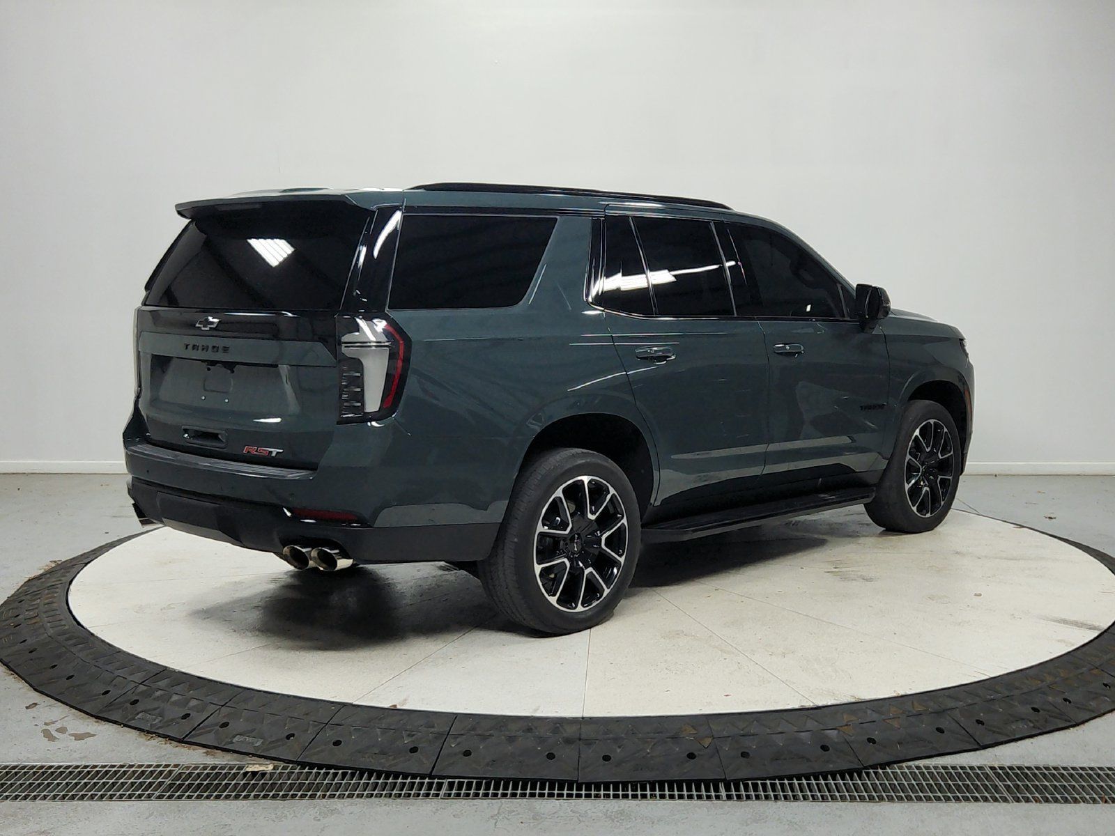 Used 2025 Chevrolet Tahoe RST RWD image 8