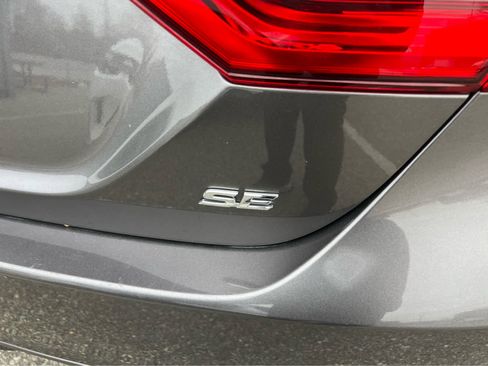 Used 2024 Toyota Camry SE image 10