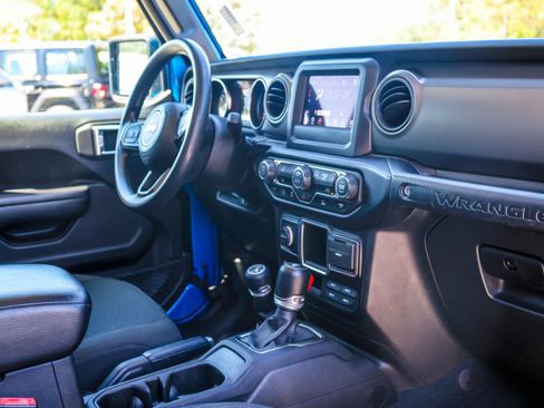 Used 2022 Jeep Wrangler Sport AWD/4WD image 7