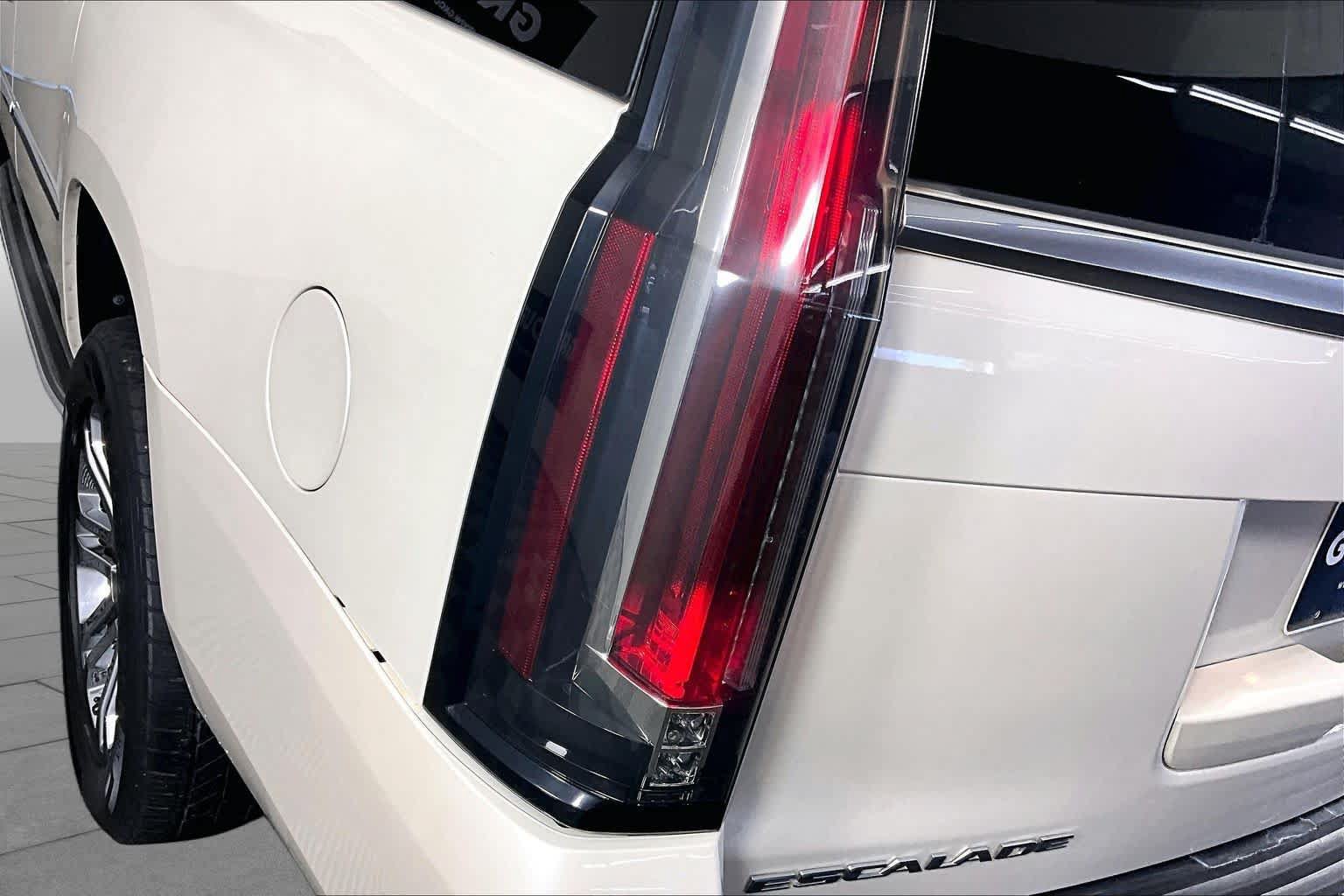 Used 2015 Cadillac Escalade ESV 2WD image 27