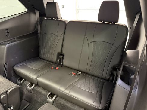 Used 2024 Buick Enclave Avenir w/ Avenir Technology Package AWD/4WD image 16