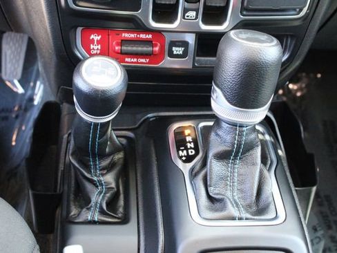 Used 2022 Jeep Wrangler Unlimited Rubicon 4xe AWD/4WD image 23