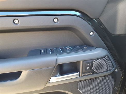 Certified 2023 Land Rover Defender 110 X-Dynamic SE image 10