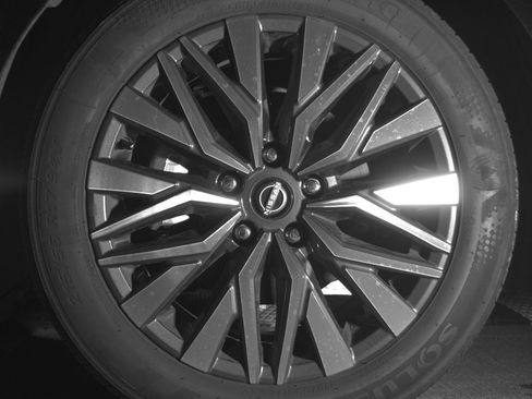 Used 2025 Nissan Altima 2.5 SV FWD image 12