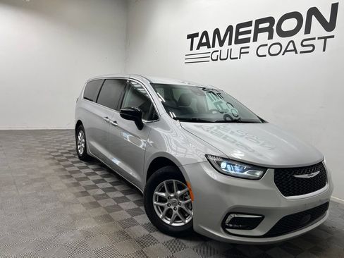 Used 2024 Chrysler Pacifica Touring-L FWD image 1