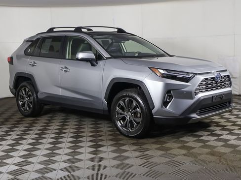 Used 2022 Toyota RAV4 Limited image 2