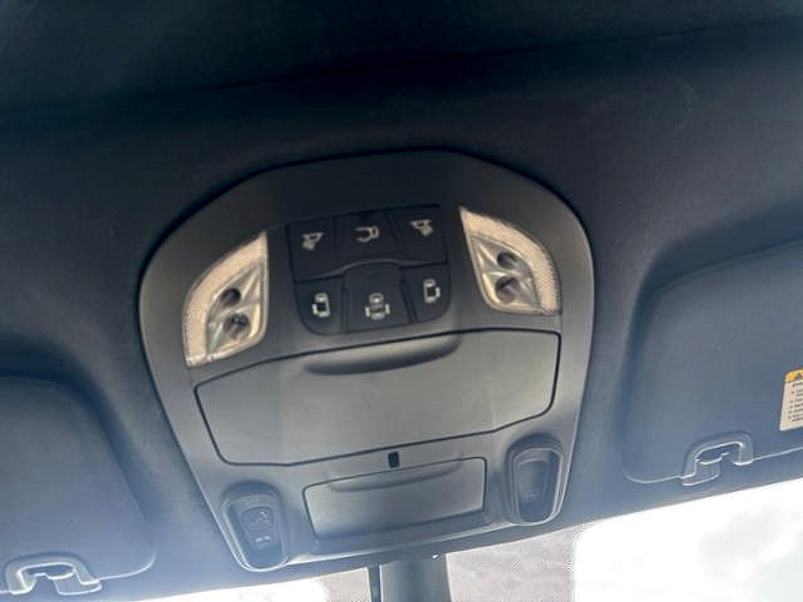 Used 2025 Chrysler Pacifica Limited FWD image 16