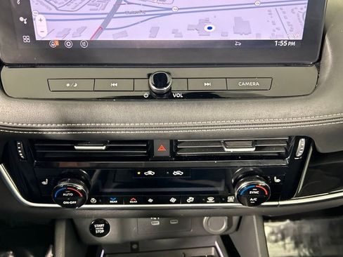 Used 2024 Nissan Rogue SL w/ SL Premium Package image 14