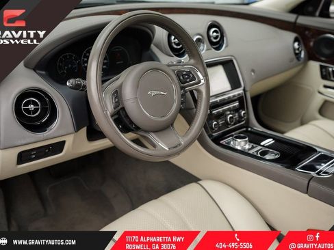Used 2017 Jaguar XJ R-Sport image 20