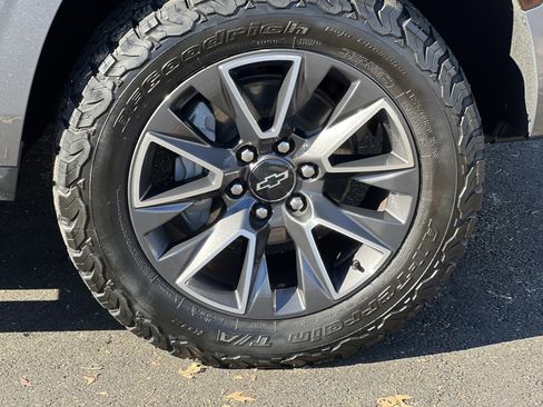 Used 2021 Chevrolet Tahoe Z71 w/ Z71 Signature Package image 13