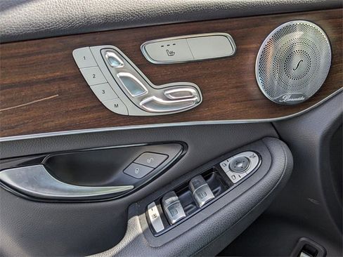 Used 2020 Mercedes-Benz GLC 300 4MATIC image 19