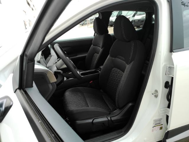 Used 2025 Nissan Kicks SV FWD image 15