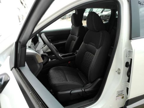 Used 2025 Nissan Kicks SV FWD image 15
