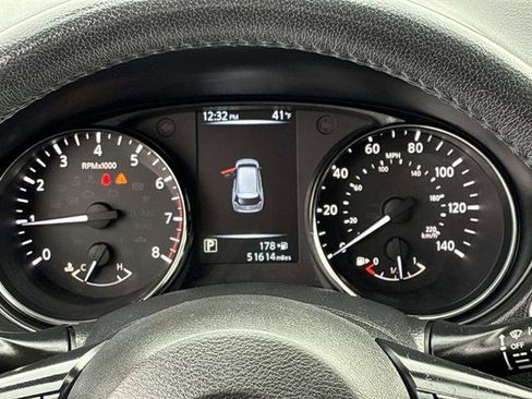 Used 2017 Nissan Rogue SV w/ SV Premium Package image 26