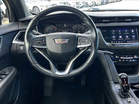 Used 2021 Cadillac XT6 Premium Luxury image 9