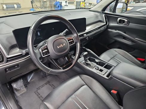 Used 2024 Kia Sorento S image 16