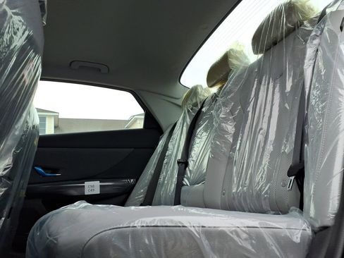 New 2025 Hyundai Elantra Limited image 9