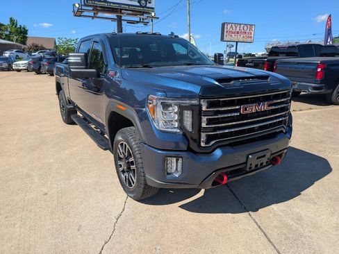 Used 2020 GMC Sierra 2500 AT4 w/ AT4 Premium Package AWD/4WD image 3