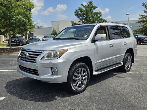 Used 2013 Lexus LX 570 4WD w/ Luxury Pkg image 3