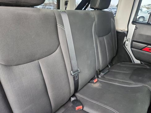 Used 2016 Jeep Wrangler Unlimited Sahara image 19
