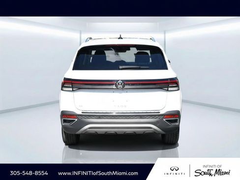 Used 2025 Volkswagen Taos SE image 5