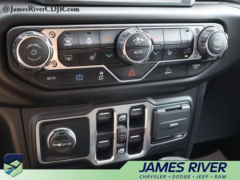 Used 2023 Jeep Wrangler Unlimited w/ Cold Weather Group AWD/4WD image 35