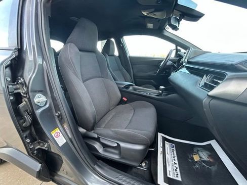 Used 2018 Toyota C-HR XLE image 31