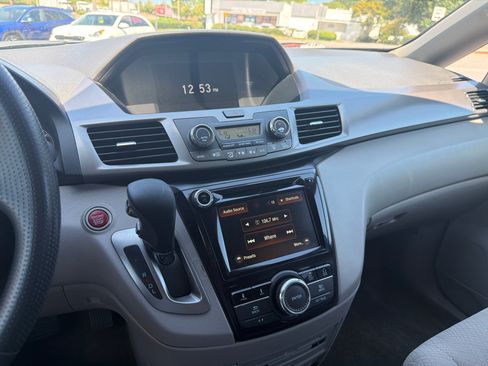 Used 2017 Honda Odyssey SE image 28