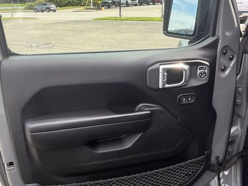Used 2021 Jeep Wrangler Unlimited Rubicon w/ Cold Weather Group AWD/4WD image 14