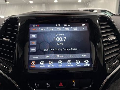 Used 2020 Jeep Cherokee Limited w/ Technology Group image 14