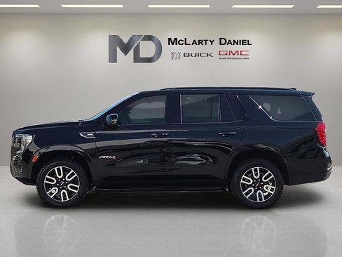 Used 2024 GMC Yukon AT4 w/ Technology Package AWD/4WD image 2