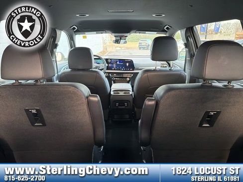 Used 2025 Chevrolet Traverse LT image 15