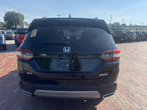 Used 2025 Honda Pilot Touring image 13