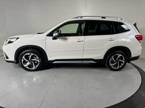 Used 2023 Subaru Forester Touring AWD/4WD image 2